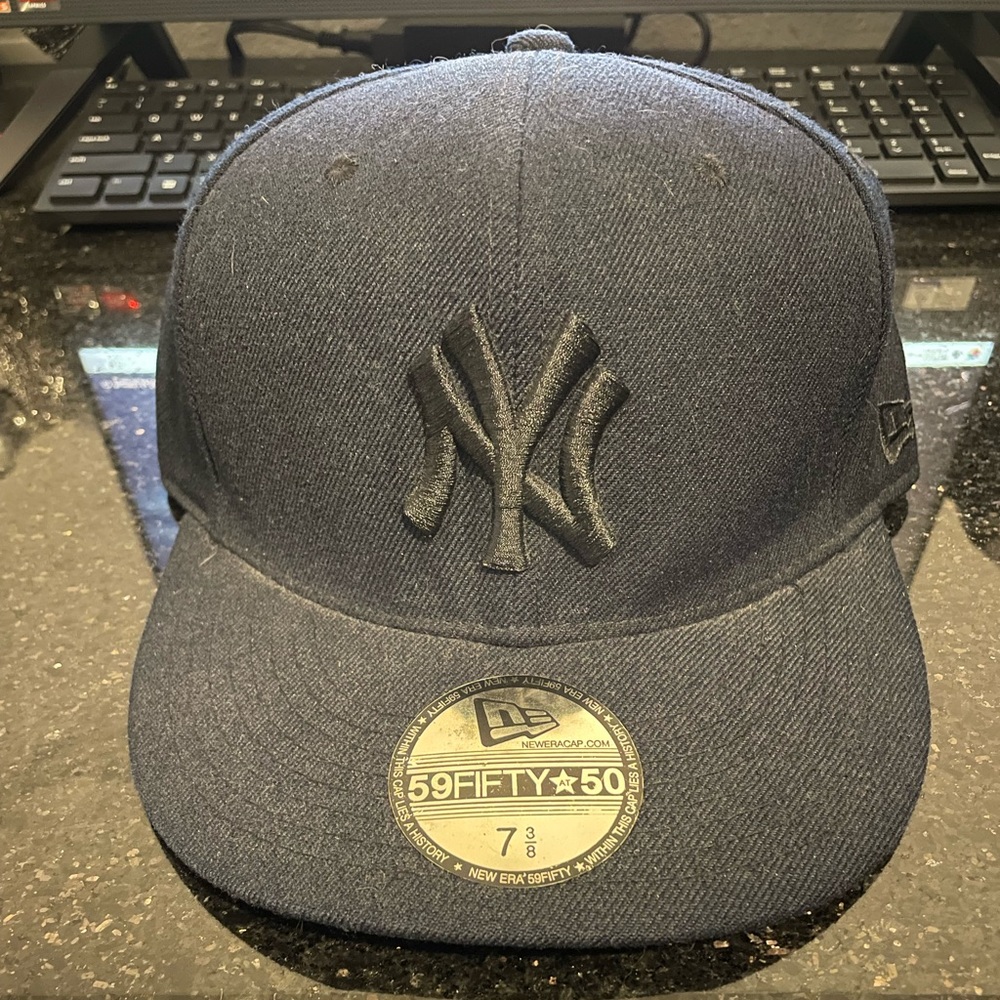 Fitted NY Yankees Blackout. 59fifty. 7 3/8